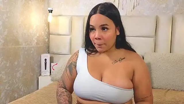 Snapshot of EmilyQueen3x chatting on 15, 5, 2026 EmilyQueen3x online show from 15, 5, 2026