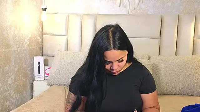 Snapshot of EmilyQueen3x chatting on 19, 5, 2026 EmilyQueen3x online show from 19, 5, 2026