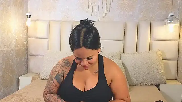 Snapshot of EmilyQueen3x chatting on 21, 5, 2026 EmilyQueen3x online show from 21, 5, 2026