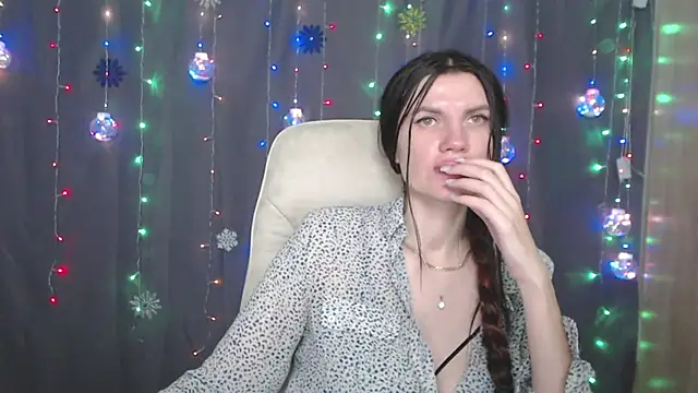 Snapshot of MilaLoona chatting on 7, 1, 2025 MilaLoona online show from 7, 1, 2025