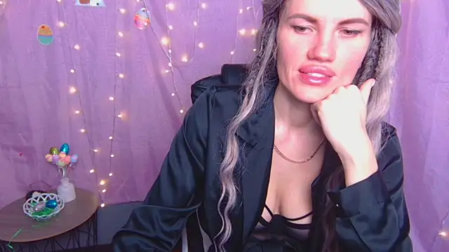 MilaLoona online show from 11, 4, 2026