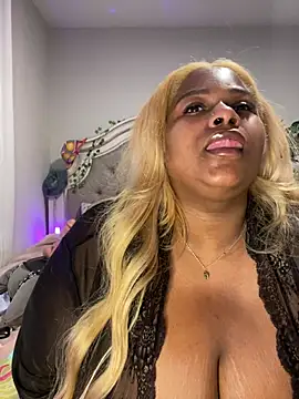 BigFineSelena online show from 2, 1, 2025