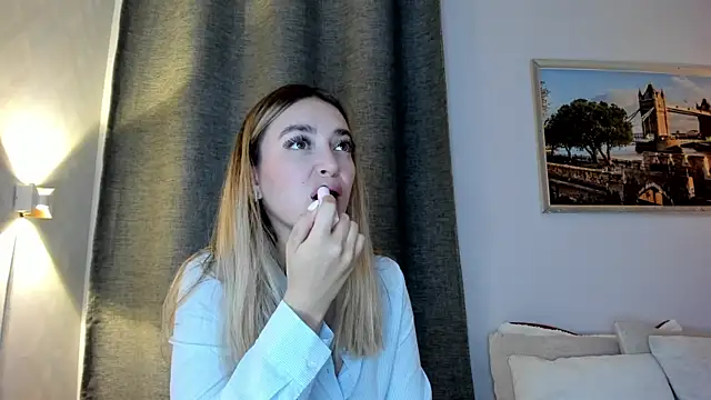 Snapshot of Assh_lee_ chatting on 21, 10, 2025 Assh lee online show from 21, 10, 2025