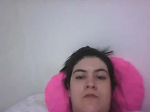 Snapshot of lauratobon chatting on 17, 6, 2026 lauratobon online show from 17, 6, 2026