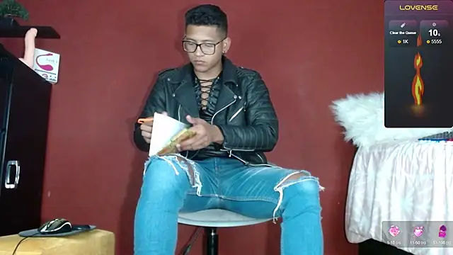 Snapshot of TomLover_12 chatting on 12, 2, 2025 TomLover 12 online show from 12, 2, 2025