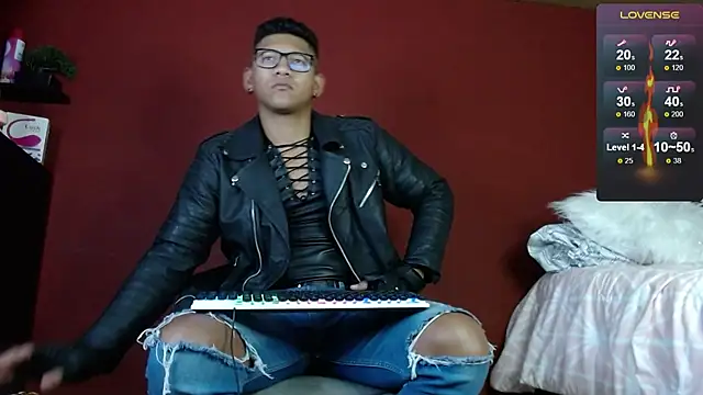 Snapshot of TomLover_12 chatting on 22, 2, 2025 TomLover 12 online show from 22, 2, 2025