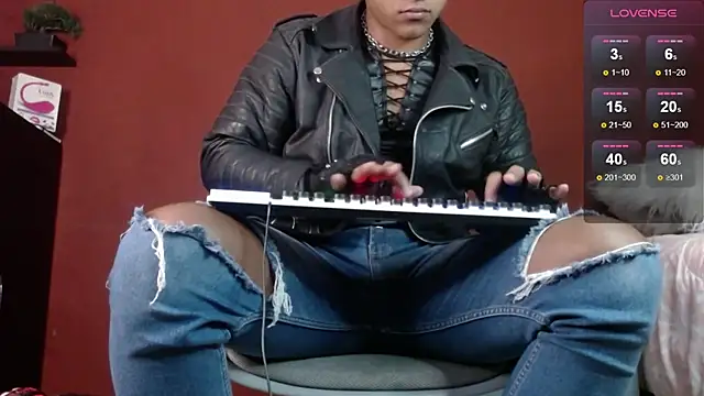 Snapshot of TomLover_12 chatting on 17, 3, 2025 TomLover 12 online show from 17, 3, 2025