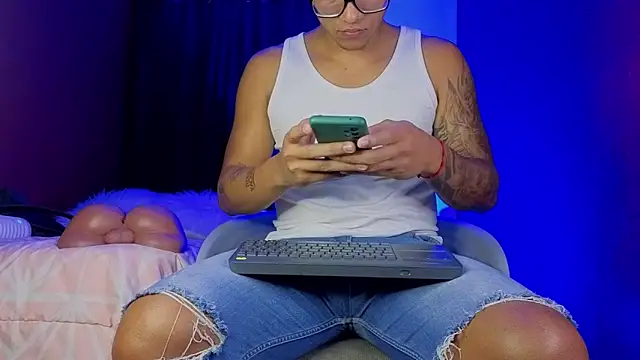 Snapshot of TomLover_12 chatting on 8, 10, 2025 TomLover 12 online show from 8, 10, 2025