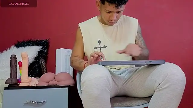 Snapshot of TomLover_12 chatting on 22, 10, 2025 TomLover 12 online show from 22, 10, 2025