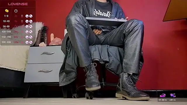 Snapshot of TomLover_12 chatting on 6, 11, 2025 TomLover 12 online show from 6, 11, 2025