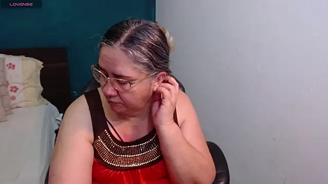 Snapshot of scaelettdubois chatting on 7, 6, 2026 scaelettdubois online show from 7, 6, 2026