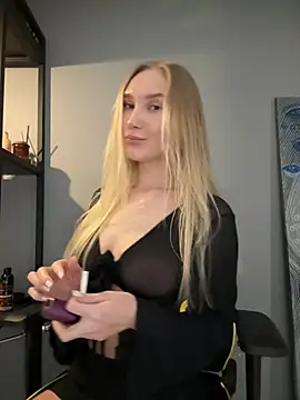 Snapshot of MariaTull chatting on 7, 3, 2025 MariaTull online show from 7, 3, 2025