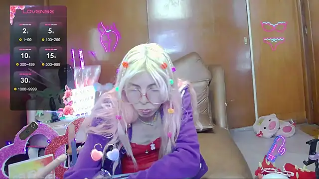 Skinygirl online show from 12, 11, 2025