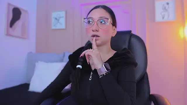 lucy neil online show from 12, 2, 2026