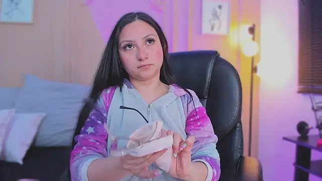 lucy neil online show from 11, 4, 2026