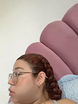 Snapshot of Lucyklein2022 chatting on 14, 4, 2026 Lucyklein2022 online show from 14, 4, 2026