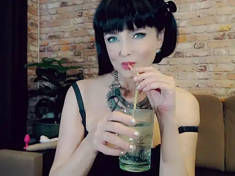  Alexis Bloom  online show from 2, 2, 2025