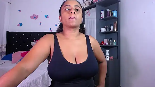 Snapshot of BellaKarla chatting on 27, 5, 2026 BellaKarla online show from 27, 5, 2026