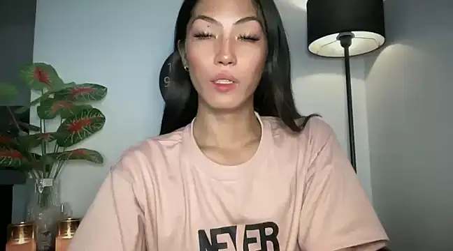 Snapshot of Bella_Gordon chatting on 8, 2, 2025 Bella Gordon online show from 8, 2, 2025