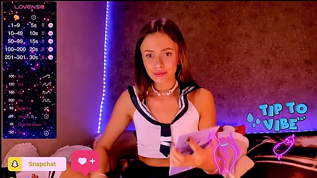 Snapshot of madina_taher chatting on 8, 1, 2025 madina taher online show from 8, 1, 2025