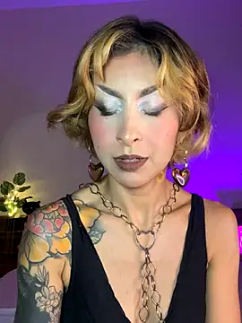 Cinamoonn online show from 7, 10, 2025