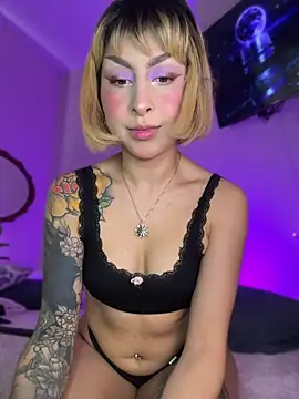 Snapshot of Cinamoonn chatting on 16, 4, 2026 Cinamoonn online show from 16, 4, 2026