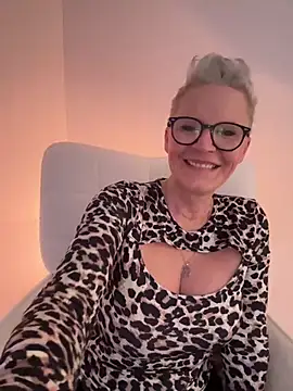 German Milf online show from 2, 3, 2025