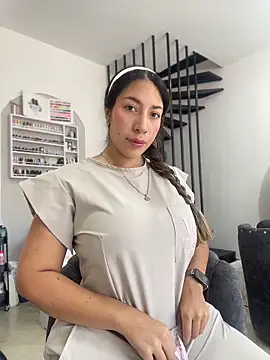 daniela henao online show from 14, 4, 2026