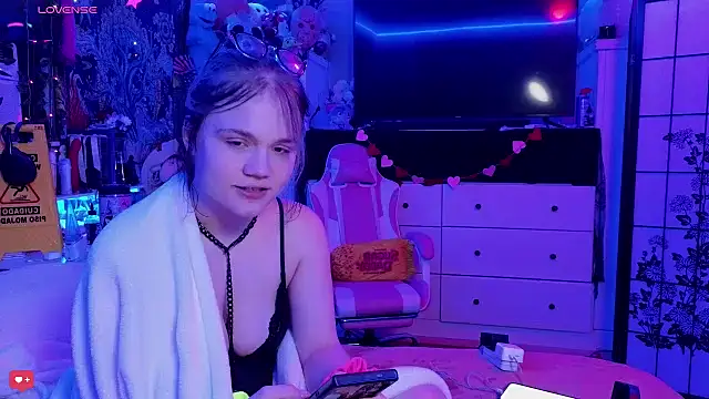 Cutiepiespanks online show from 5, 3, 2025