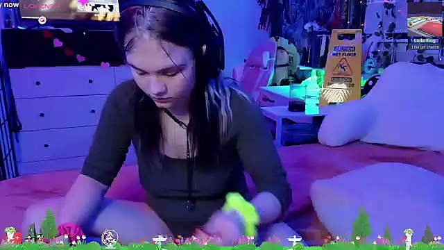 Cutiepiespanks online show from 5, 3, 2025