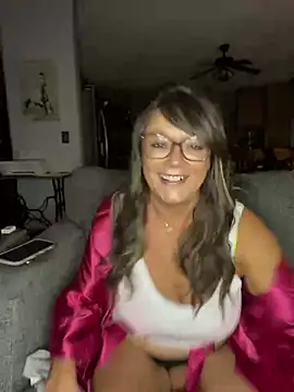 Snapshot of cowgirlc chatting on 5, 2, 2025 cowgirlc online show from 5, 2, 2025