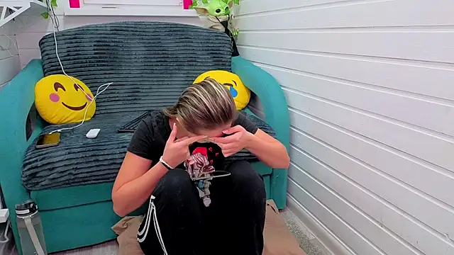 Misss Vikk online show from 21, 11, 2025