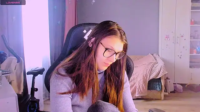 MollyLollipop online show from 15, 4, 2026