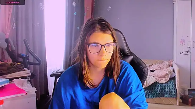 Snapshot of MollyLollipop chatting on 6, 5, 2026 MollyLollipop online show from 6, 5, 2026