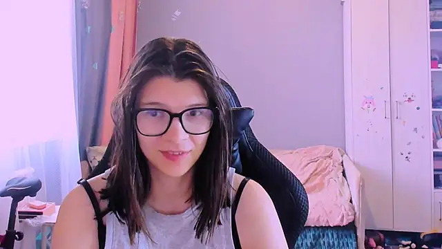 Snapshot of MollyLollipop chatting on 28, 5, 2026 MollyLollipop online show from 28, 5, 2026
