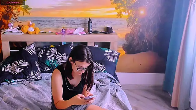 MollyLollipop online show from 17, 6, 2026