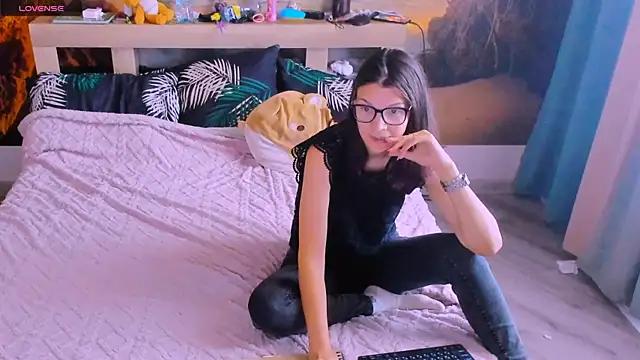 MollyLollipop online show from 2, 7, 2026
