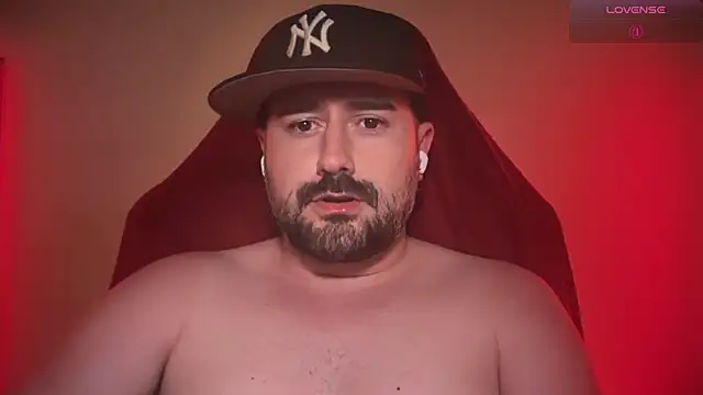 Snapshot of DominantTheo chatting on 4, 7, 2026 DominantTheo online show from 4, 7, 2026