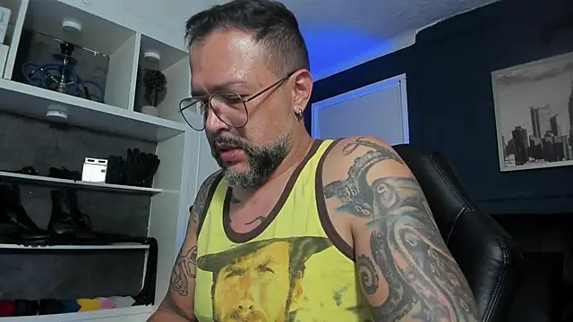 Snapshot of MrFrank_tattoo chatting on 23, 6, 2026 MrFrank tattoo online show from 23, 6, 2026
