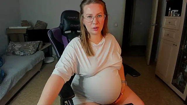 Snapshot of stella_vestal chatting on 24, 5, 2026 stella vestal online show from 24, 5, 2026