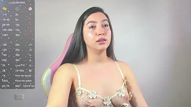 Snapshot of alice-love1 chatting on 8, 12, 2024 alice-love1 online show from 8, 12, 2024