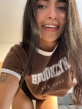 DaphneUwu online show from 5, 4, 2026