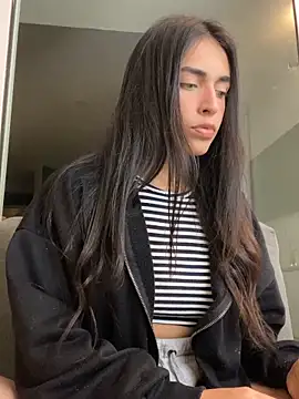 DaphneUwu online show from 23, 4, 2026