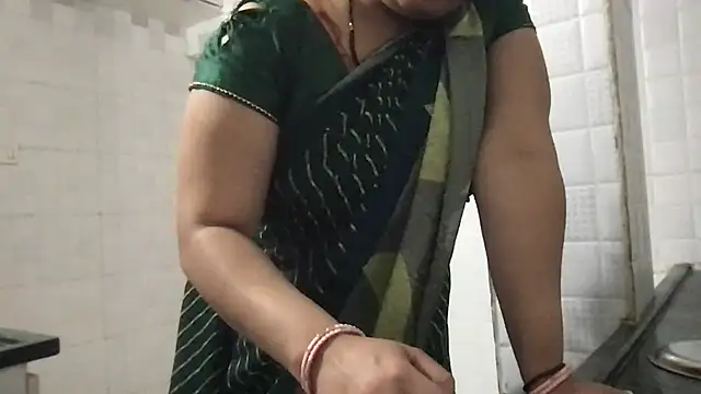 Snapshot of Riyasingh9 chatting on 5, 2, 2025 Riyasingh9 online show from 5, 2, 2025