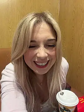 CherryAuroraa online show from 5, 4, 2026