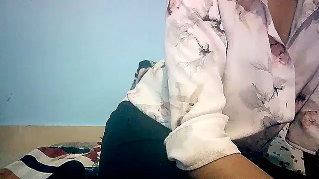 Snapshot of lovelydesi21 chatting on 26, 12, 2024 lovelydesi21 online show from 26, 12, 2024