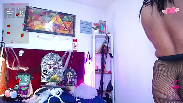 Snapshot of louise_nails chatting on 31, 10, 2025 louise nails online show from 31, 10, 2025