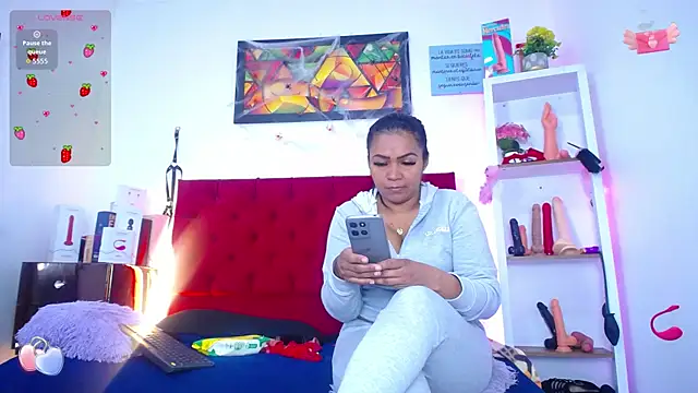 Snapshot of louise_nails chatting on 15, 11, 2025 louise nails online show from 15, 11, 2025