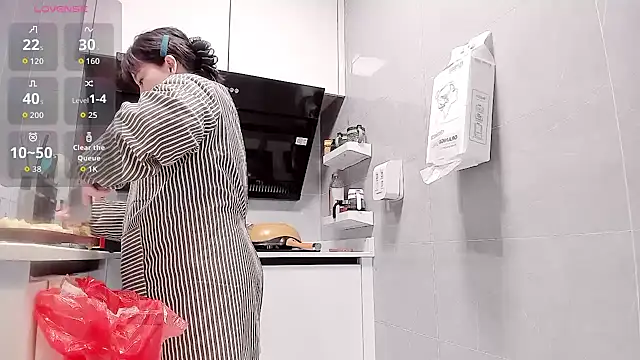 Vivian-6 online show from 3, 3, 2026