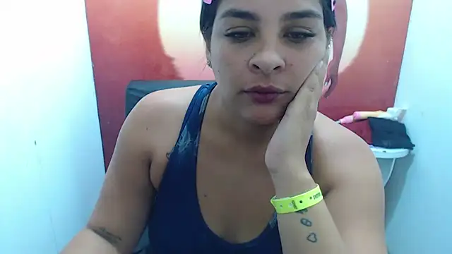 Laura hottt online show from 3, 10, 2025